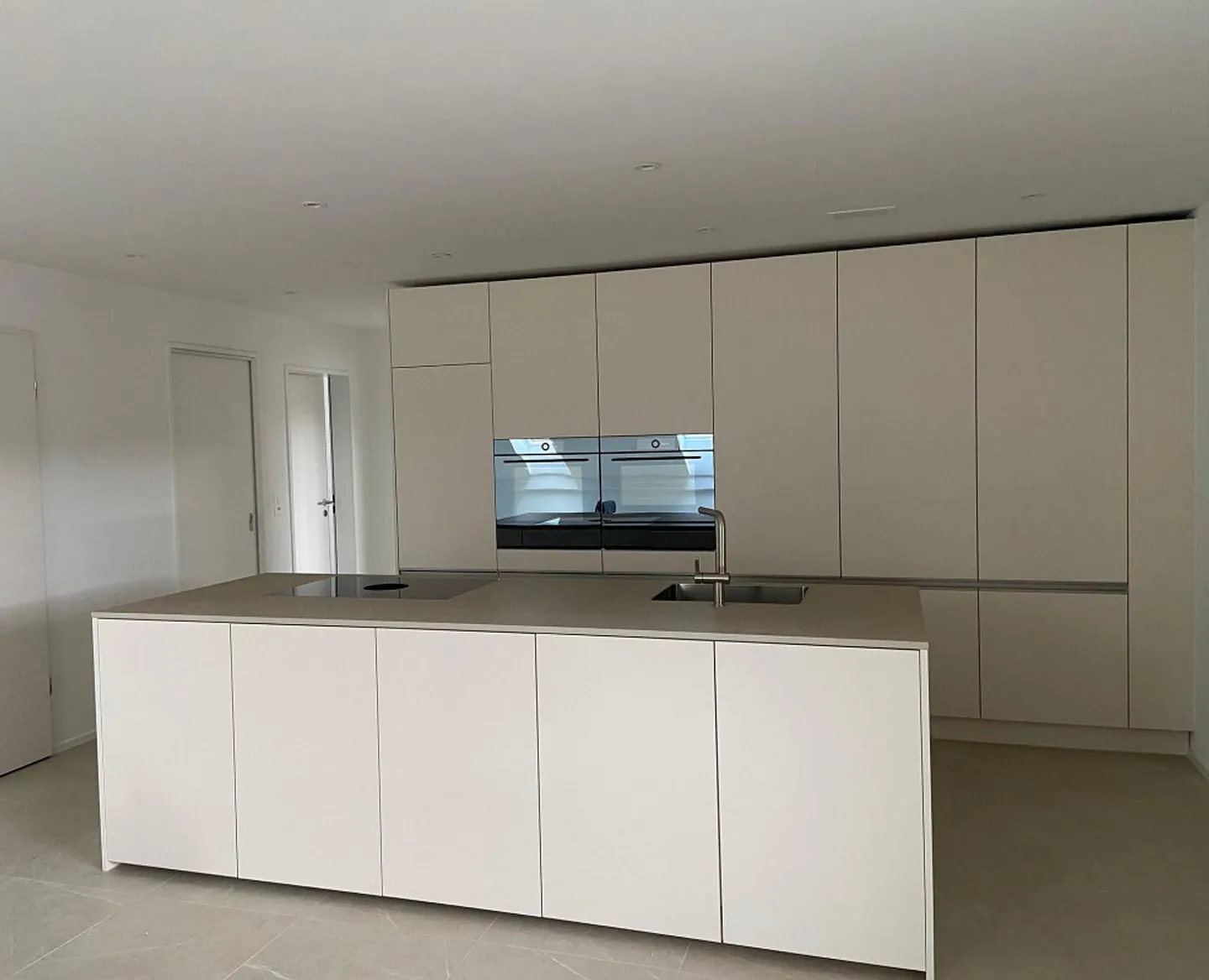 Open House Day of the Charming 4.5-Room Apartment with Slight Roof Slopes - Photo 2 of 10