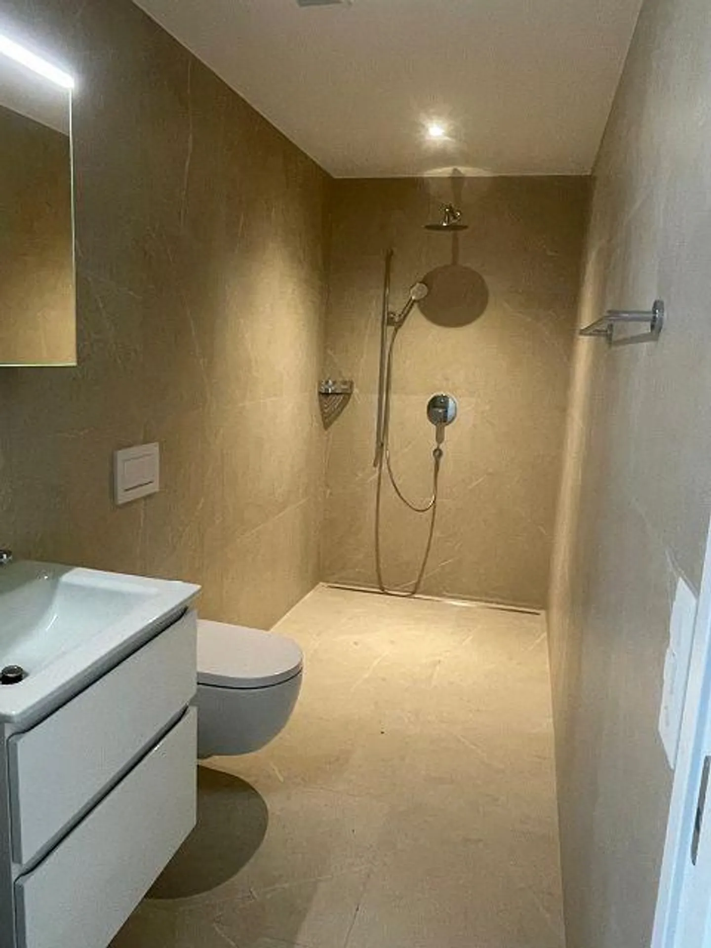 Open House Day of the Charming 4.5-Room Apartment with Slight Roof Slopes - Photo 6 of 10