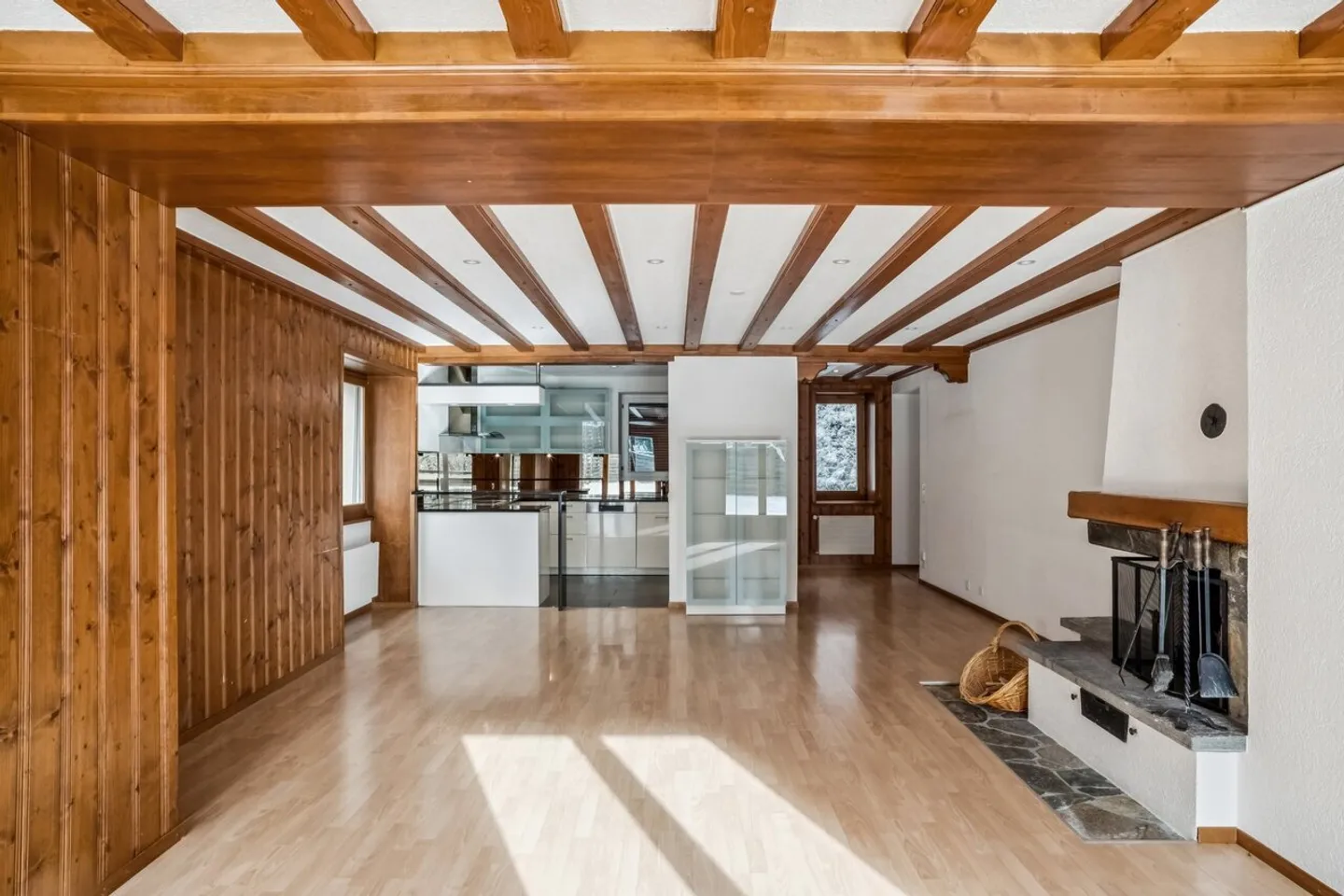 Appartement Charmant avec Terrasse - Photo 2 sur 13