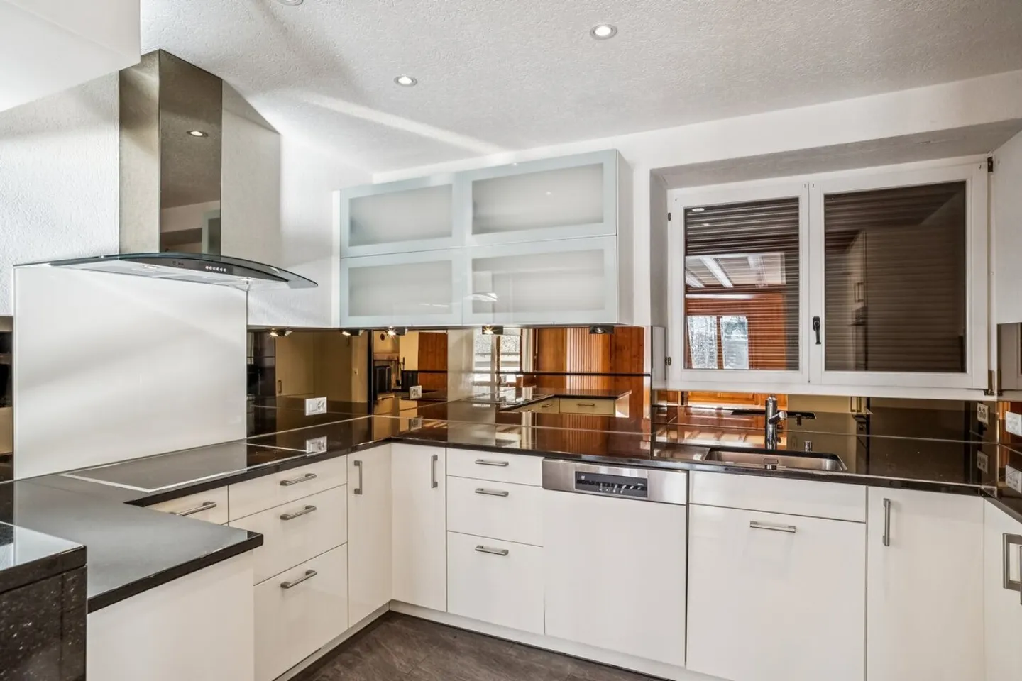 Appartement Charmant avec Terrasse - Photo 4 sur 13