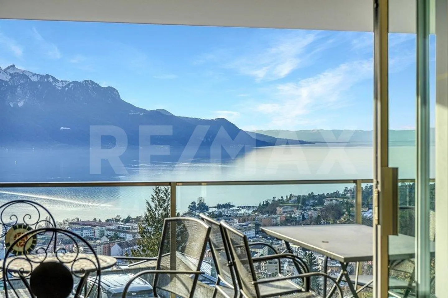Exceptional panorama over Lake Geneva | 4.5 high-end rooms in Chernex - Photo 2 of 8
