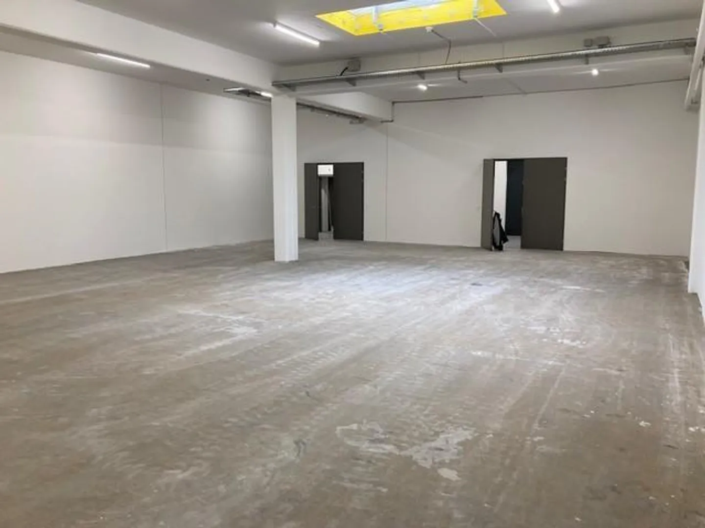 Mix & Match - Two storage areas with a total of 260 m²! - Photo 3 of 7