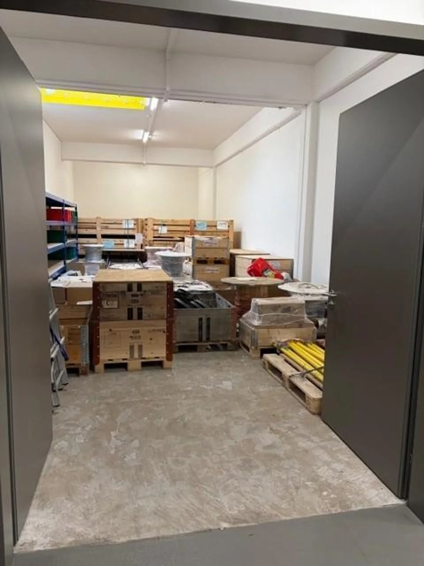 Mix & Match - Two storage areas with a total of 260 m²! - Photo 4 of 7
