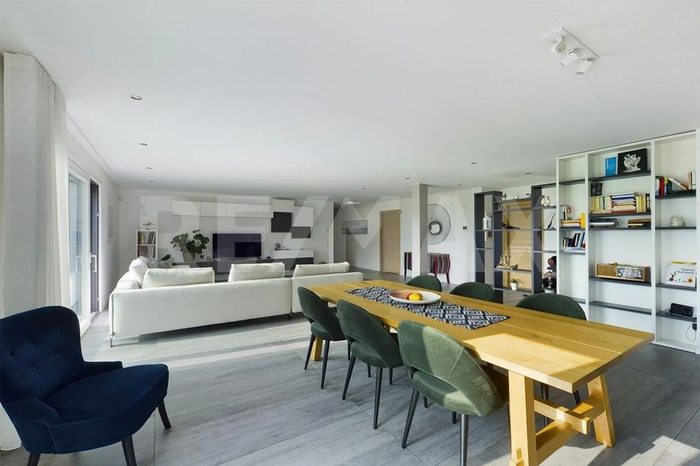 Living in a modern and unique residential complex - Photo 7 of 13