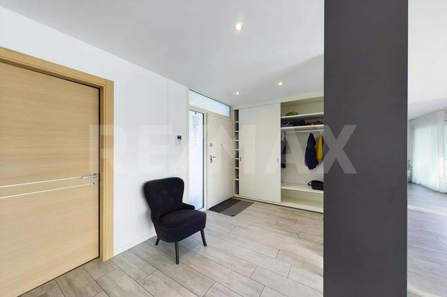 Living in a modern and unique residential complex - Photo 9 of 13