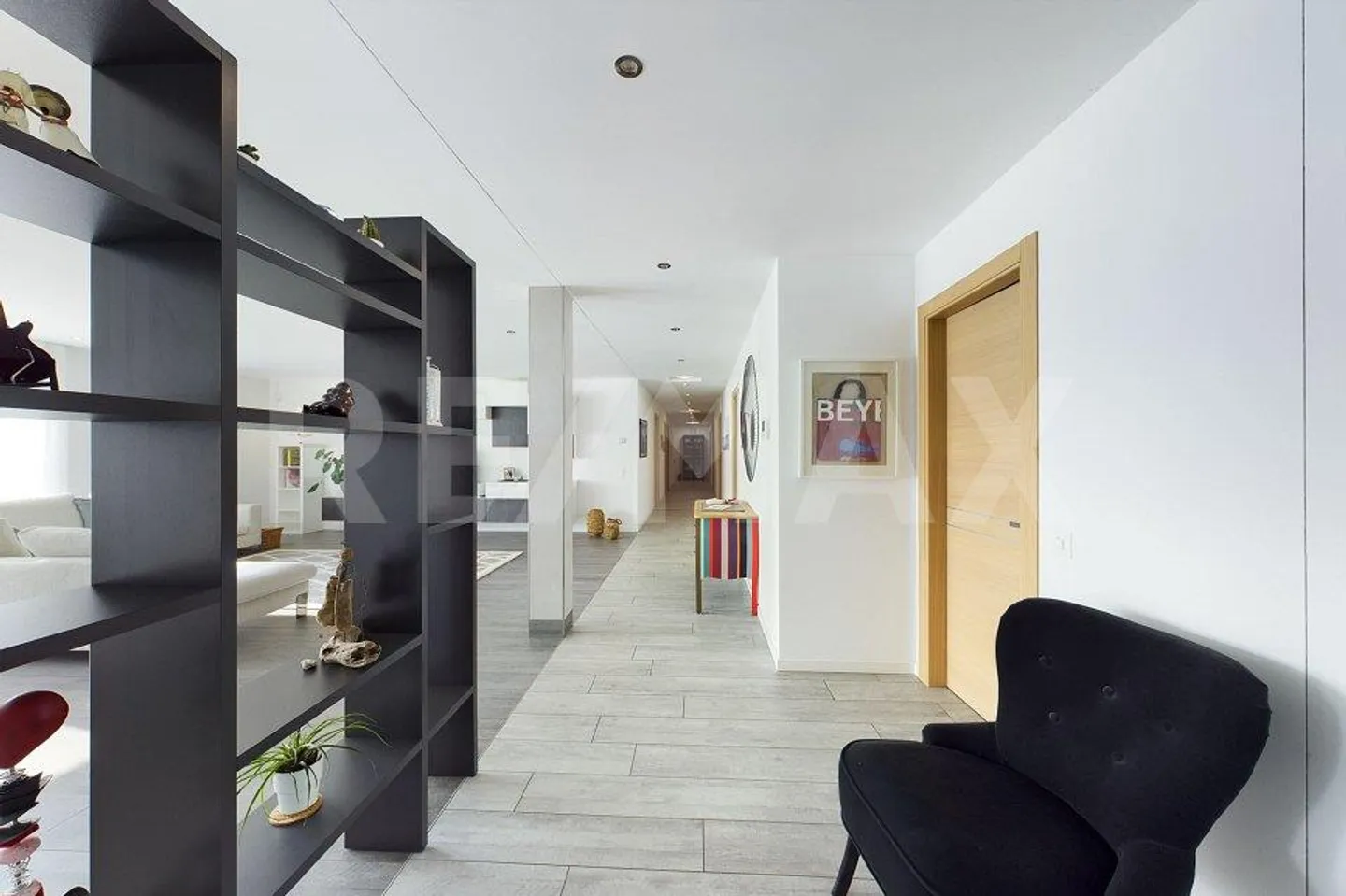 Living in a modern and unique residential complex - Photo 10 of 13