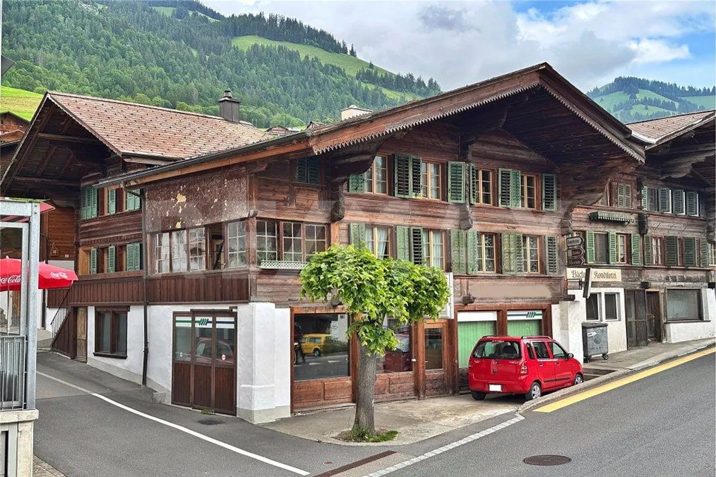 Vivere con carattere - Maisonette elegante di 5,5 stanze in stile Simmental + studio - Foto 1 di 13