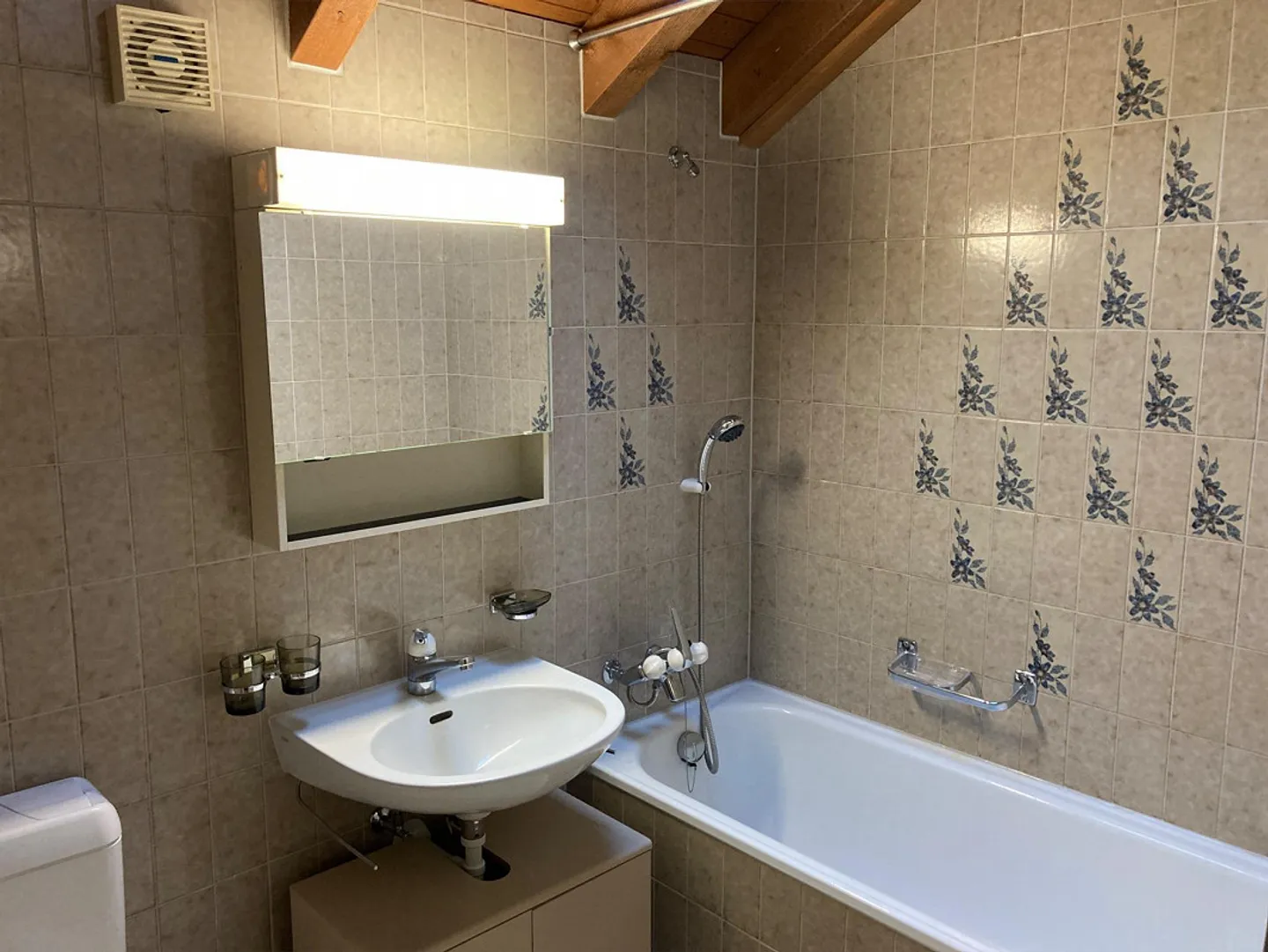 Ampio appartamento di 2,5 locali con terrazza soleggiata - Foto 5 di 6