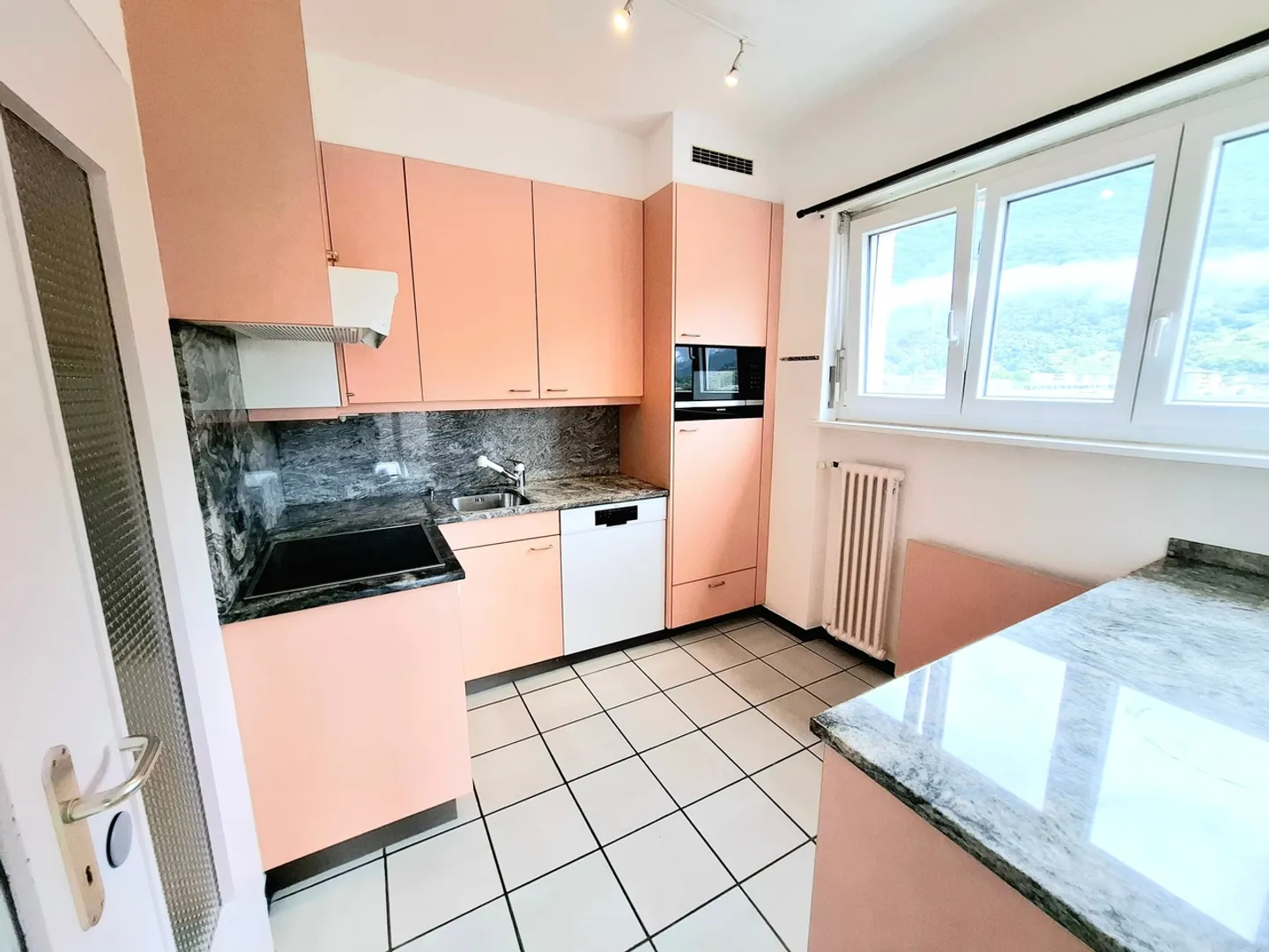 Appartement lumineux de 3,5 pièces à Bellinzone - Photo 2 sur 9