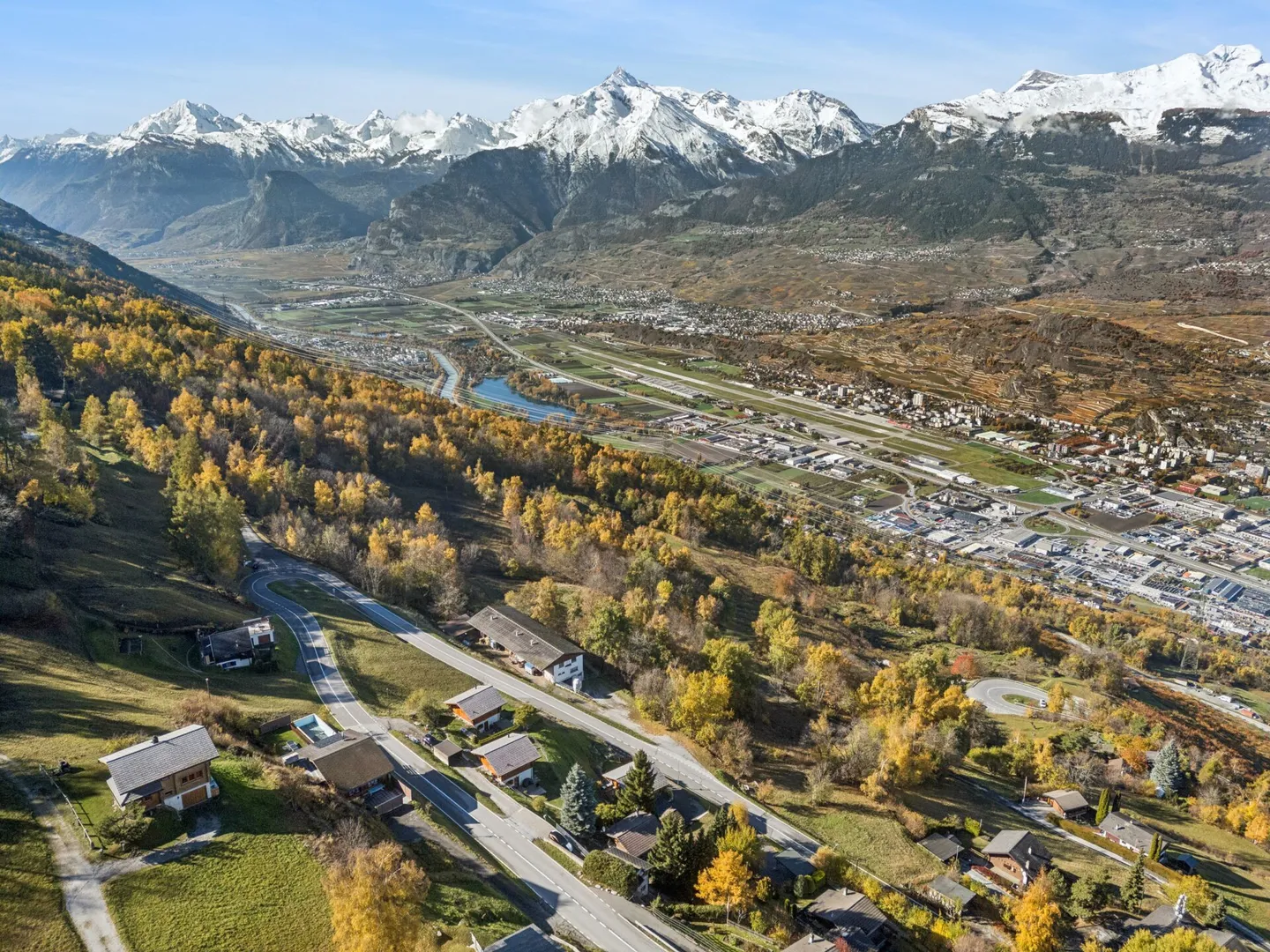 4.5-Room Chalet with Dependence and Panoramic View over the Valais Mountains - Photo 2 of 13