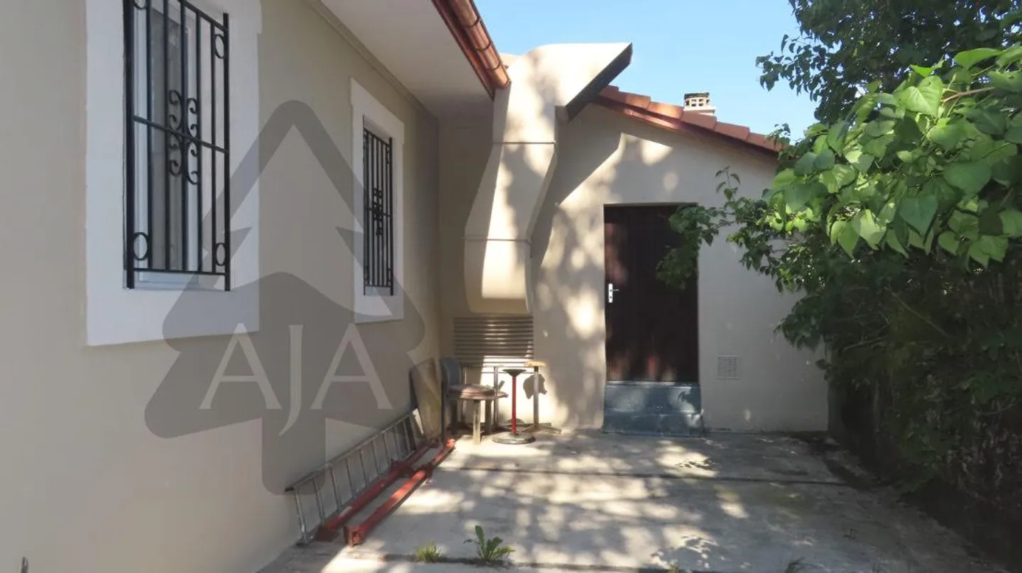 Commercial Building with Restaurant - Photo 3 of 11