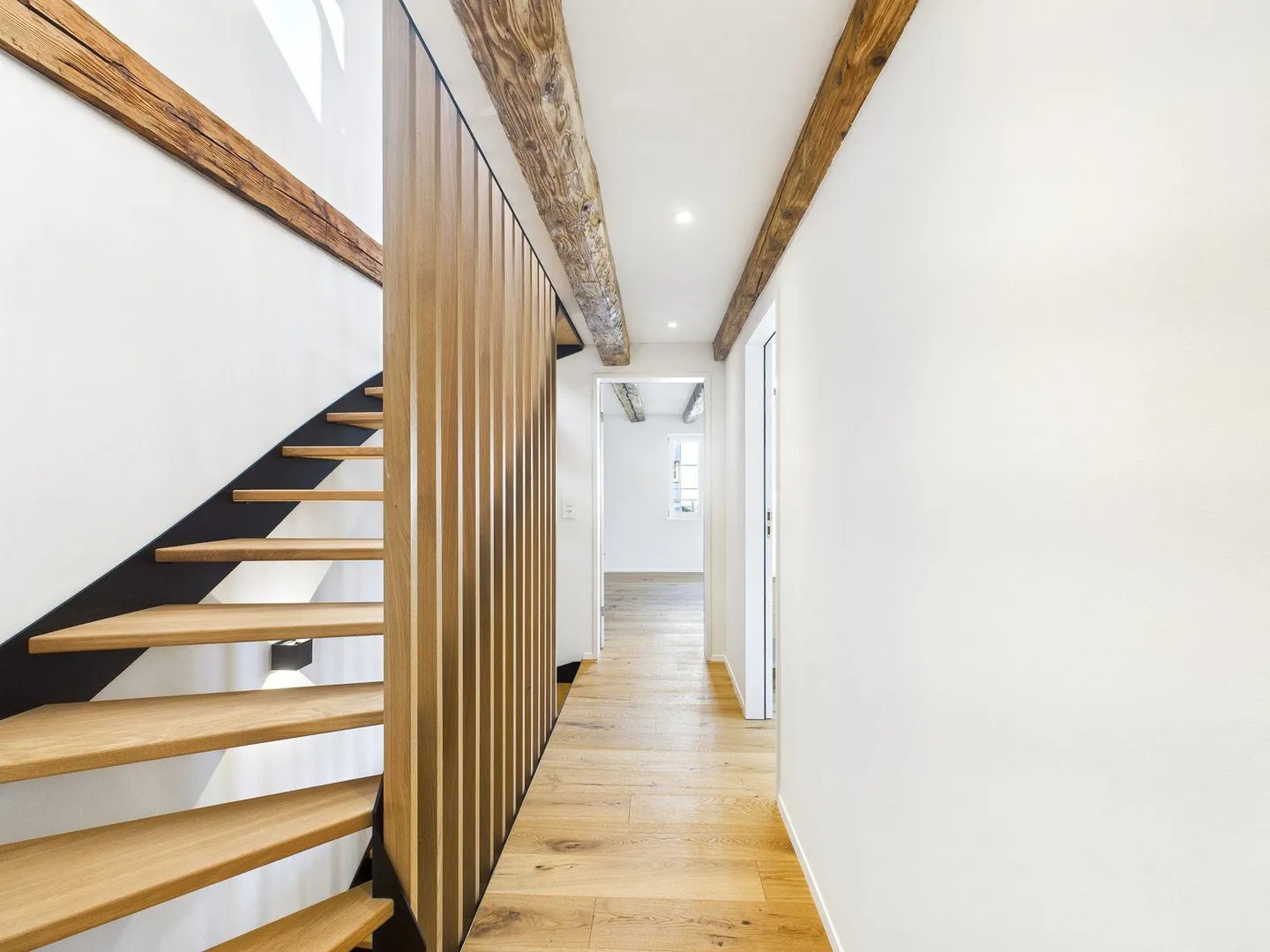 Charm and Modernity - Completely Renovated Townhouse with Idyllic Garden and Rooftop Terrace in the Heart of Dürnten - Photo 7 of 9