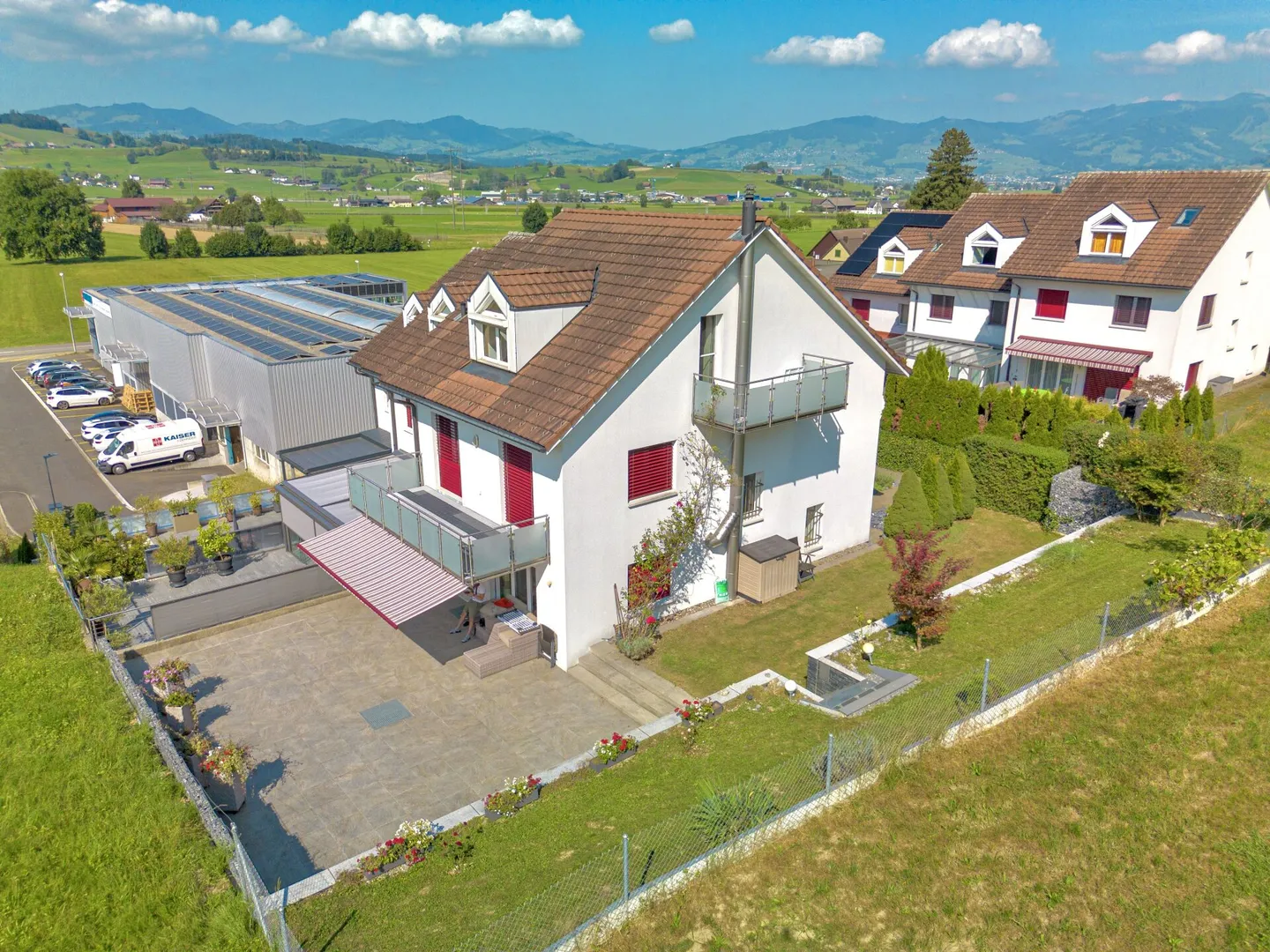 Casa familiare di 6,5 stanze con vista e giardino - Foto 1 di 8