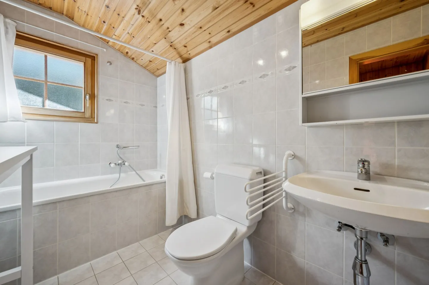 4.5-Room Chalet with Dependence and Panoramic View over the Valais Mountains - Photo 9 of 13