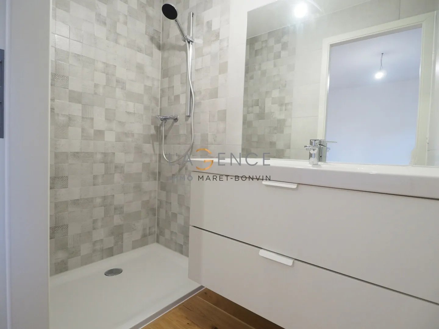 Neu - Ertragsgebäude bestehend aus 3 Wohnungen - Foto 10 von 11