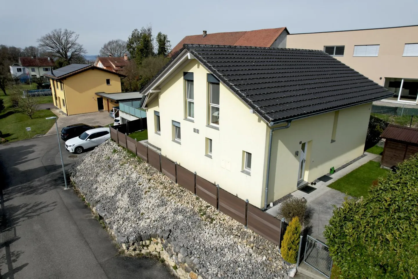 Wunderschöne individuelle Villa mit 5,5 Zimmern - Foto 2 von 11