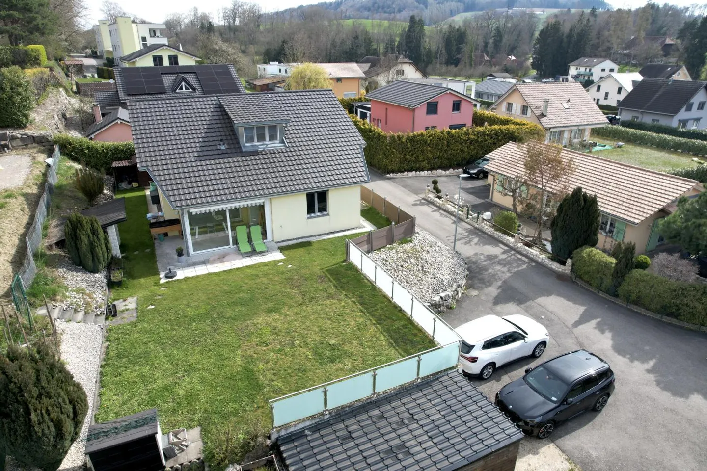 Wunderschöne individuelle Villa mit 5,5 Zimmern - Foto 3 von 11