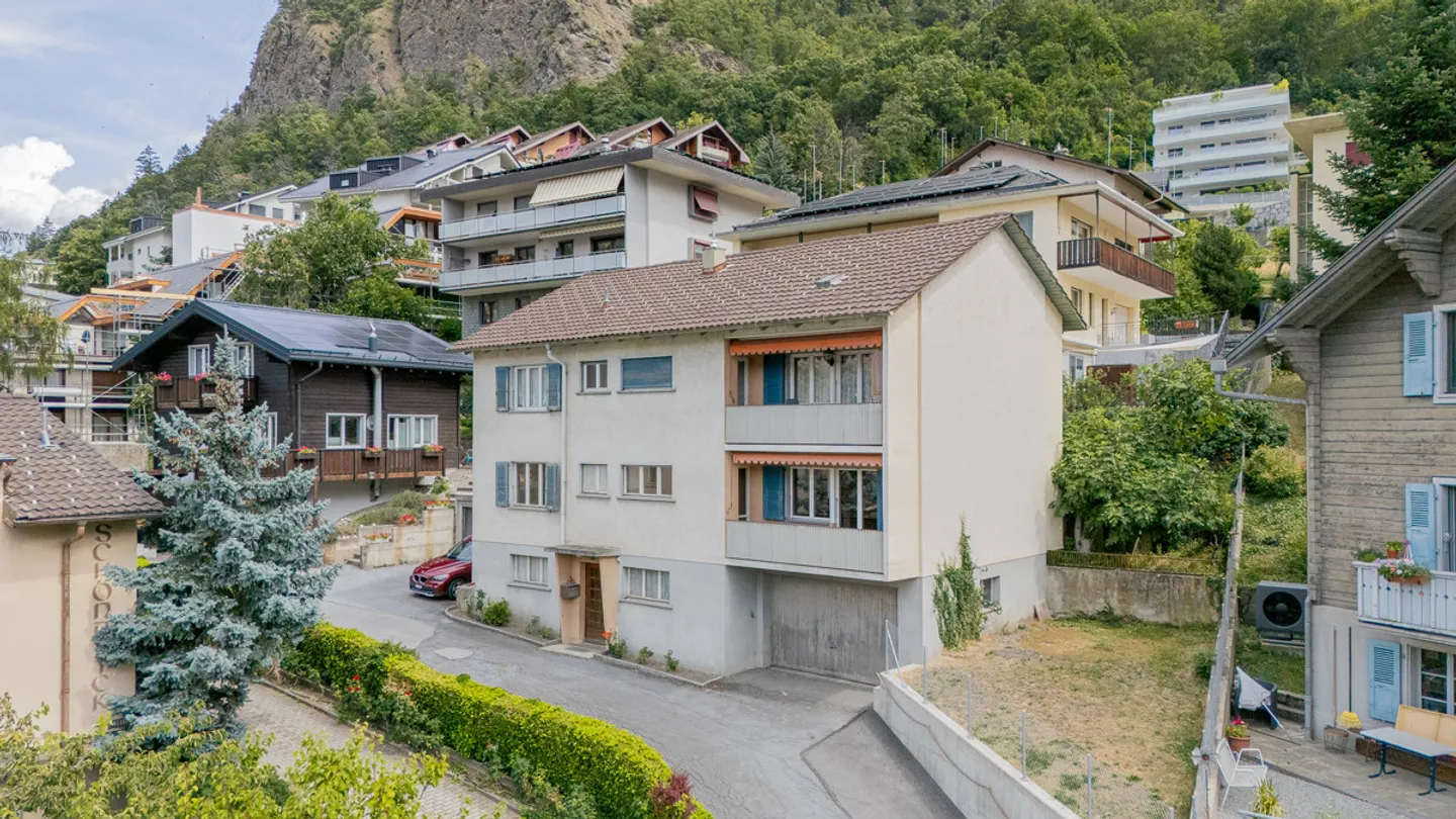 Casa bifamiliare molto centrale a Visp - Foto 1 di 12