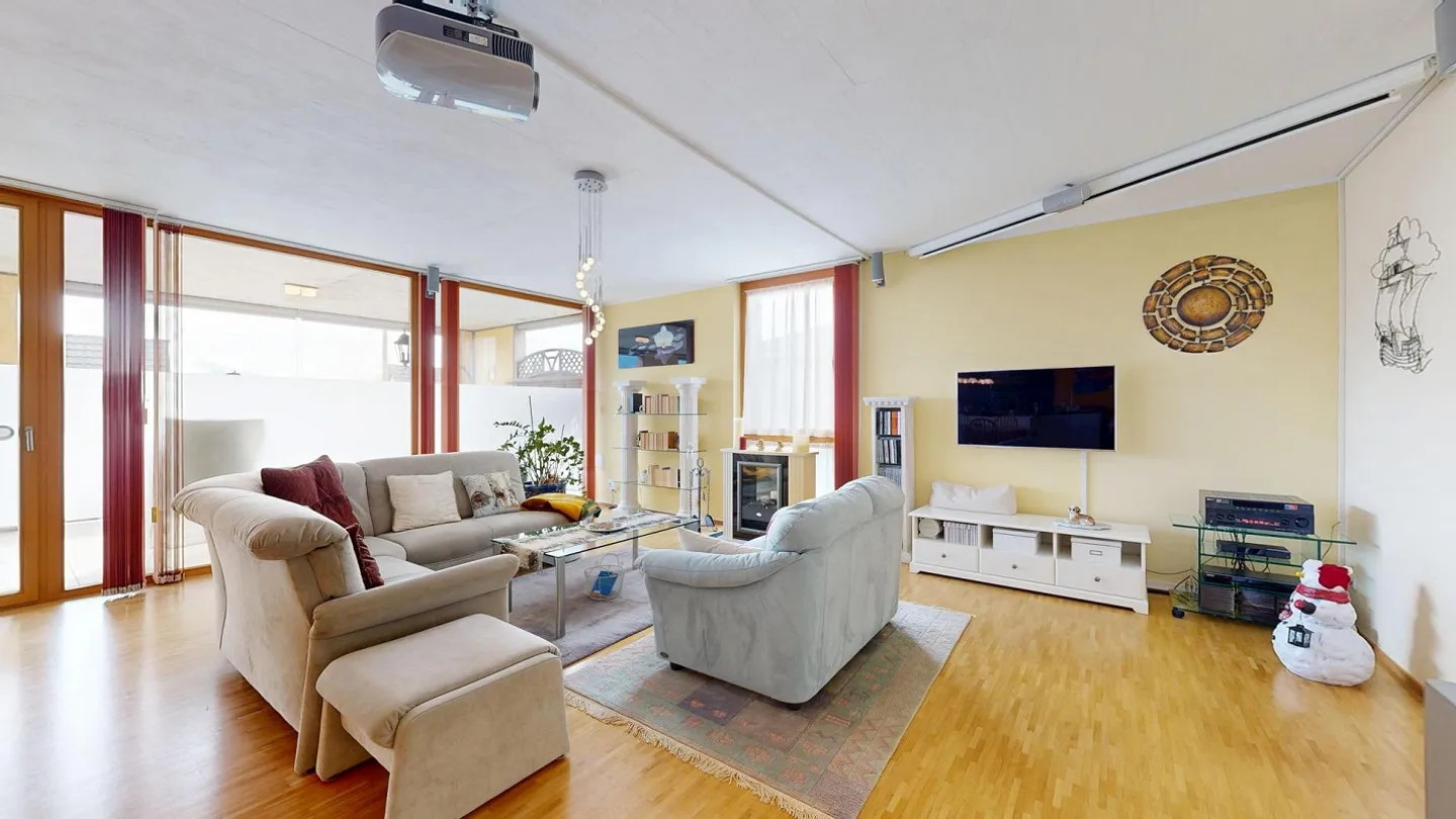 Appartamento di 4,5 stanze con ampio balcone - Foto 2 di 8