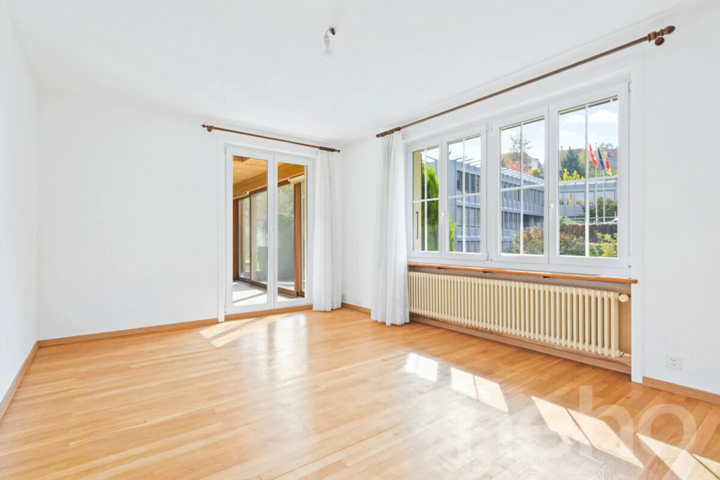 Detached single-family house with potential in the center of Ittigen - Photo 3 of 12