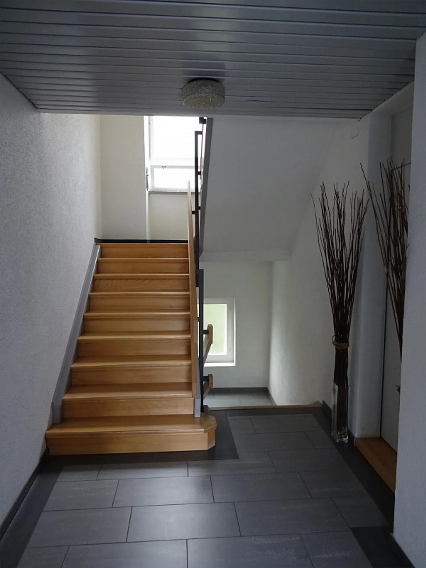 Attractive renovated 2.5 room apartment (near the cantonal hospital) - Photo 9 of 10