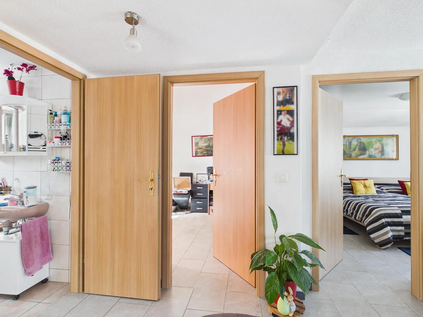 Ideal investment property with two apartments - Photo 3 of 11