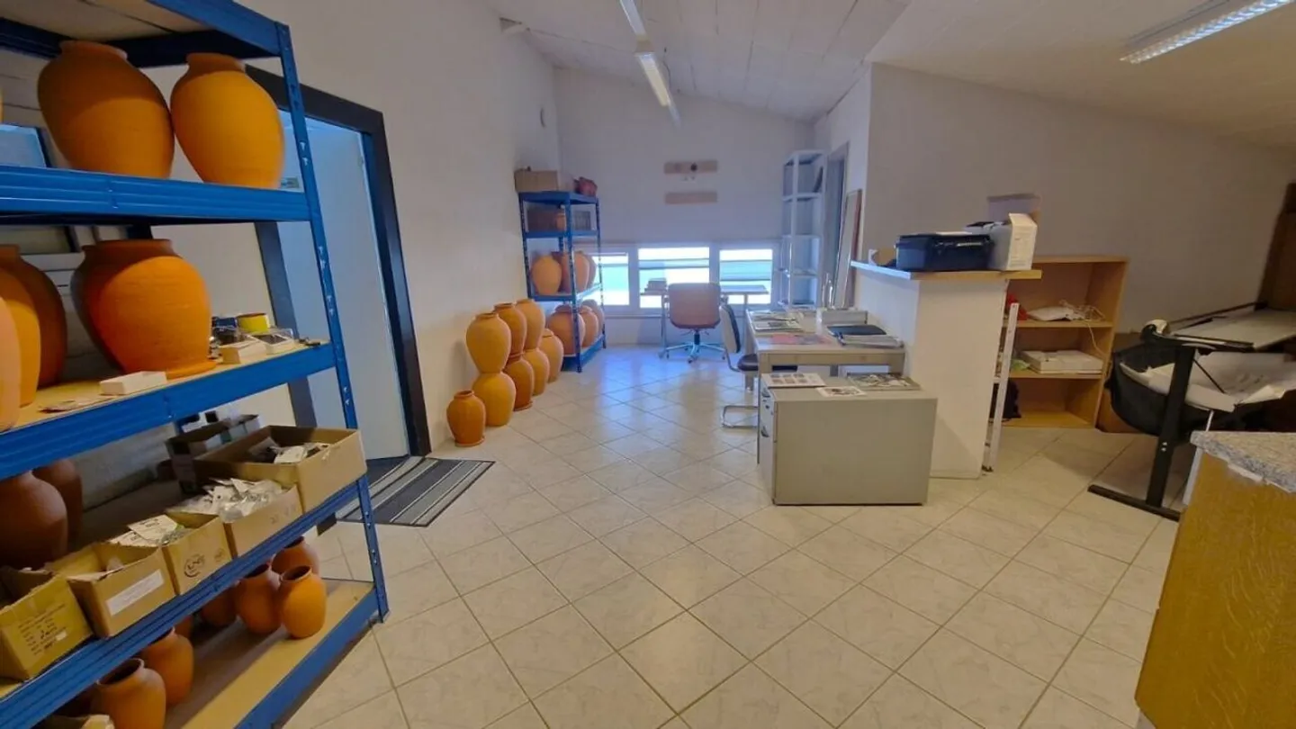 IDEALE PER COMMERCIO/SHOWROOM/ARTIGIANO - Foto 7 di 10