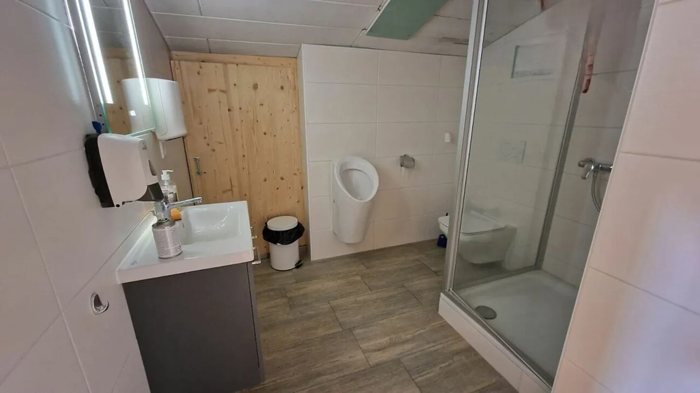 IDEALE PER COMMERCIO/SHOWROOM/ARTIGIANO - Foto 9 di 10