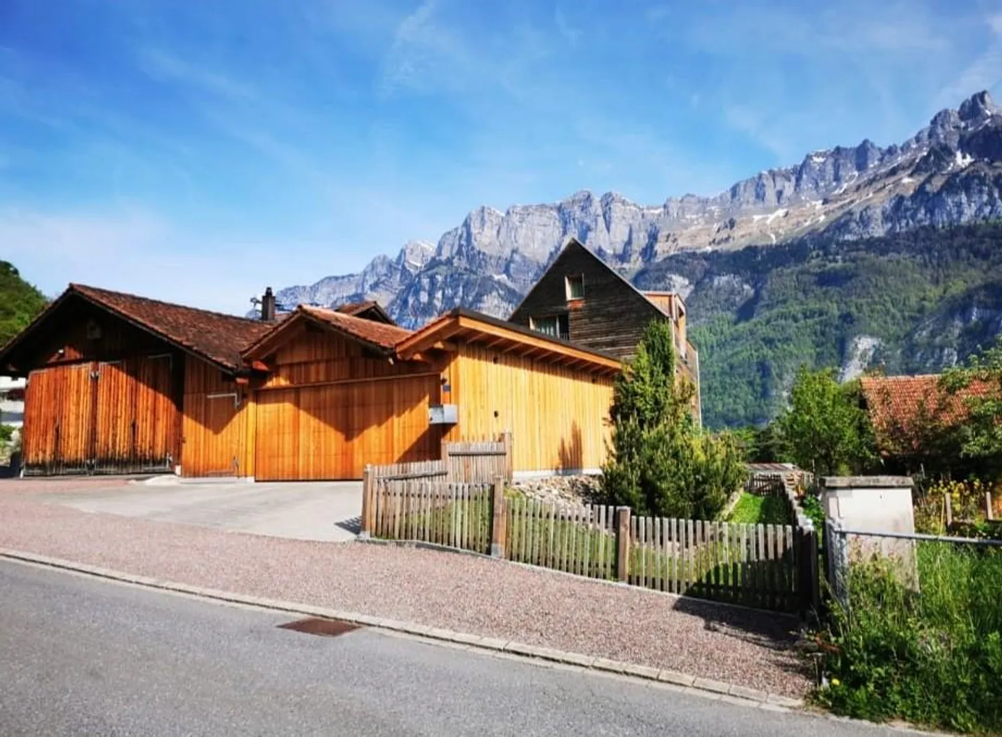 Maison en bois moderne, indépendante, de 6 1/2 pièces avec vue sur le lac/proche du rivage - Photo 2 sur 30