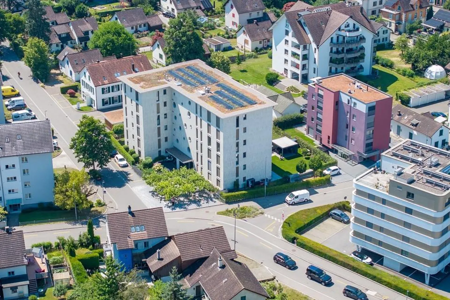Light-Filled Modern Apartment with a View in Wetzikon - Photo 1 of 13
