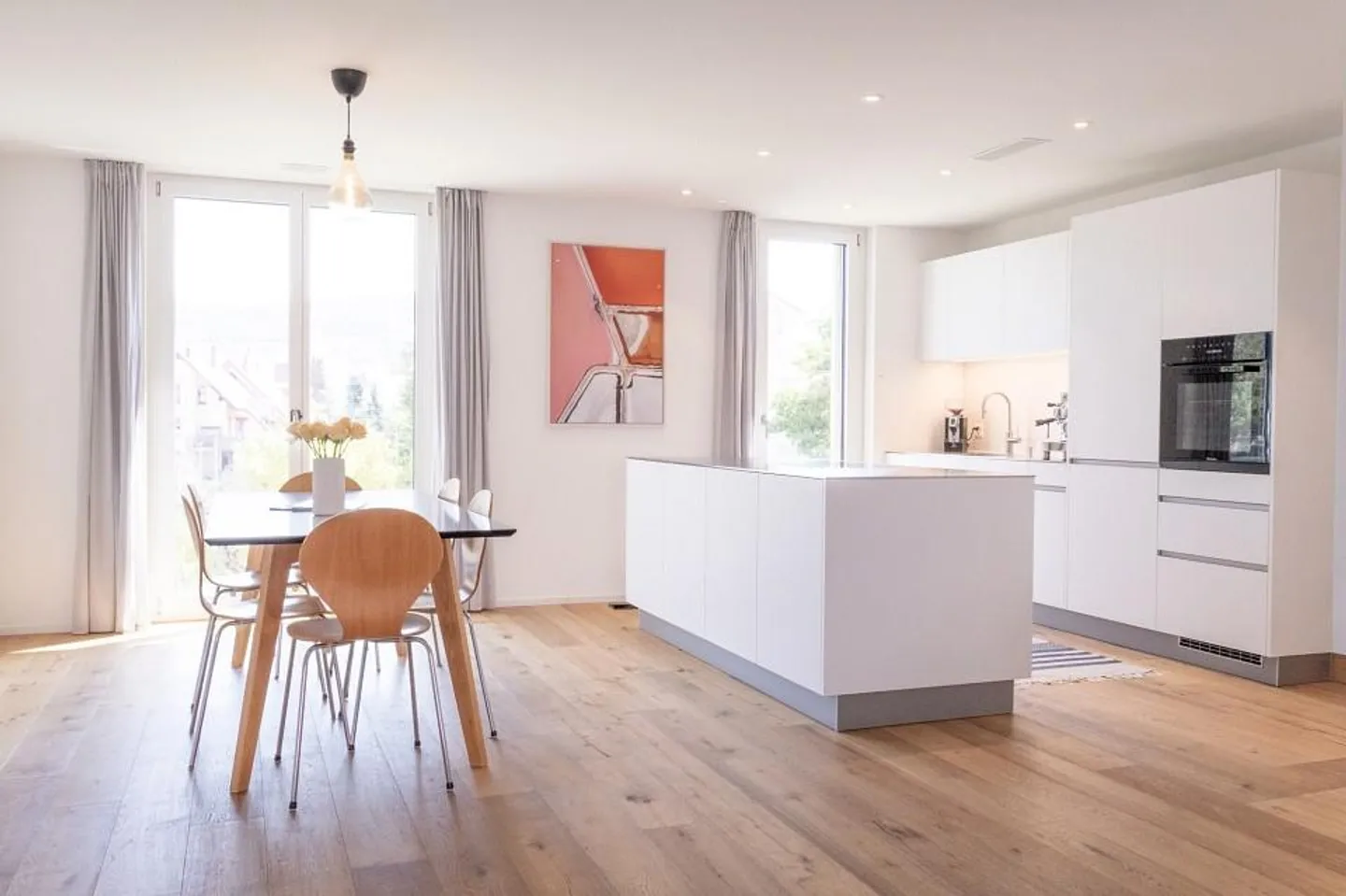 Light-Filled Modern Apartment with a View in Wetzikon - Photo 2 of 13