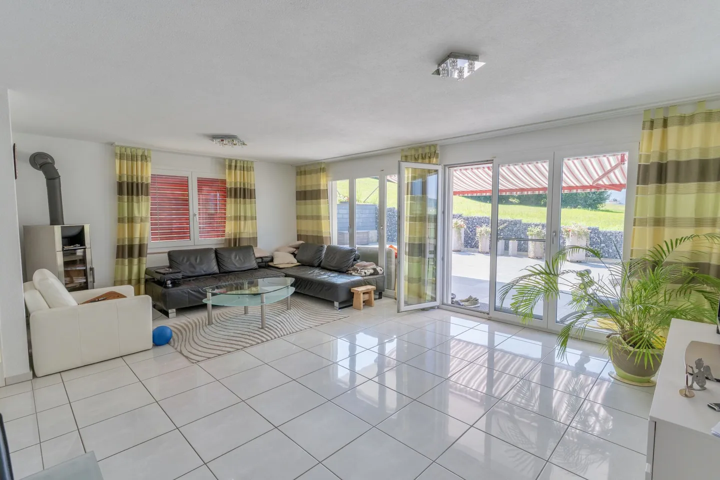 Casa familiare di 6,5 stanze con vista e giardino - Foto 3 di 8