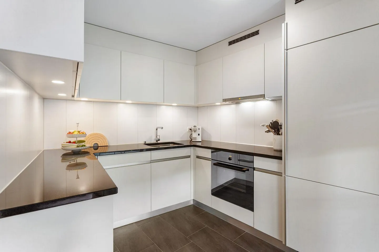 Appartamento moderno di 4,5 stanze nel centro del villaggio - Foto 3 di 8