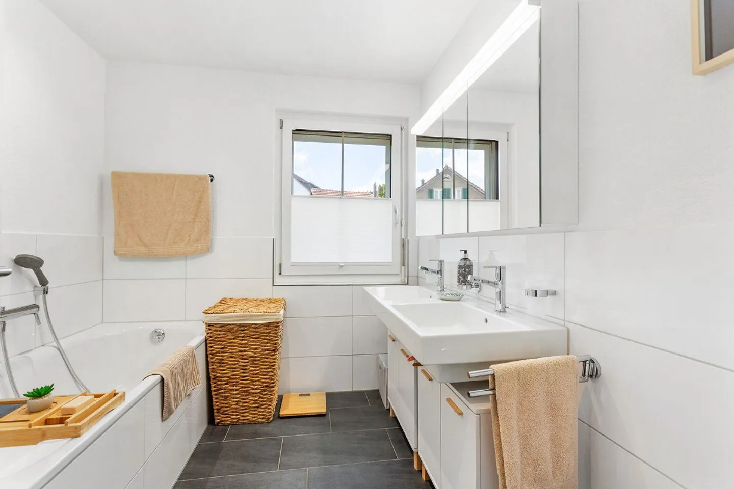 Appartamento moderno di 4,5 stanze nel centro del villaggio - Foto 6 di 8