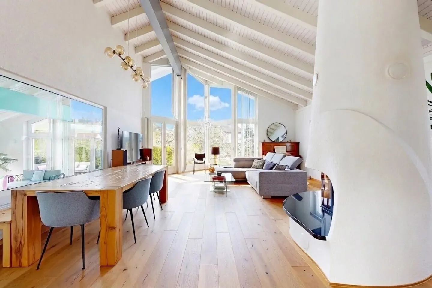 6-room Villa - Photo 1 of 13