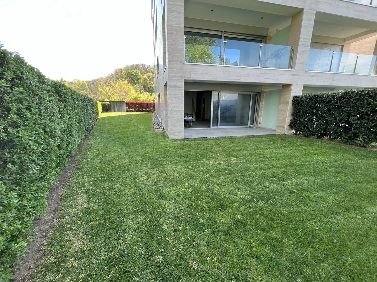 LUGANO-MUZZANO, DIRECTEMENT AU BORD DU LAC APPARTEMENT 2.5 CHAMBRES AVEC JARDIN - Photo 5 sur 15
