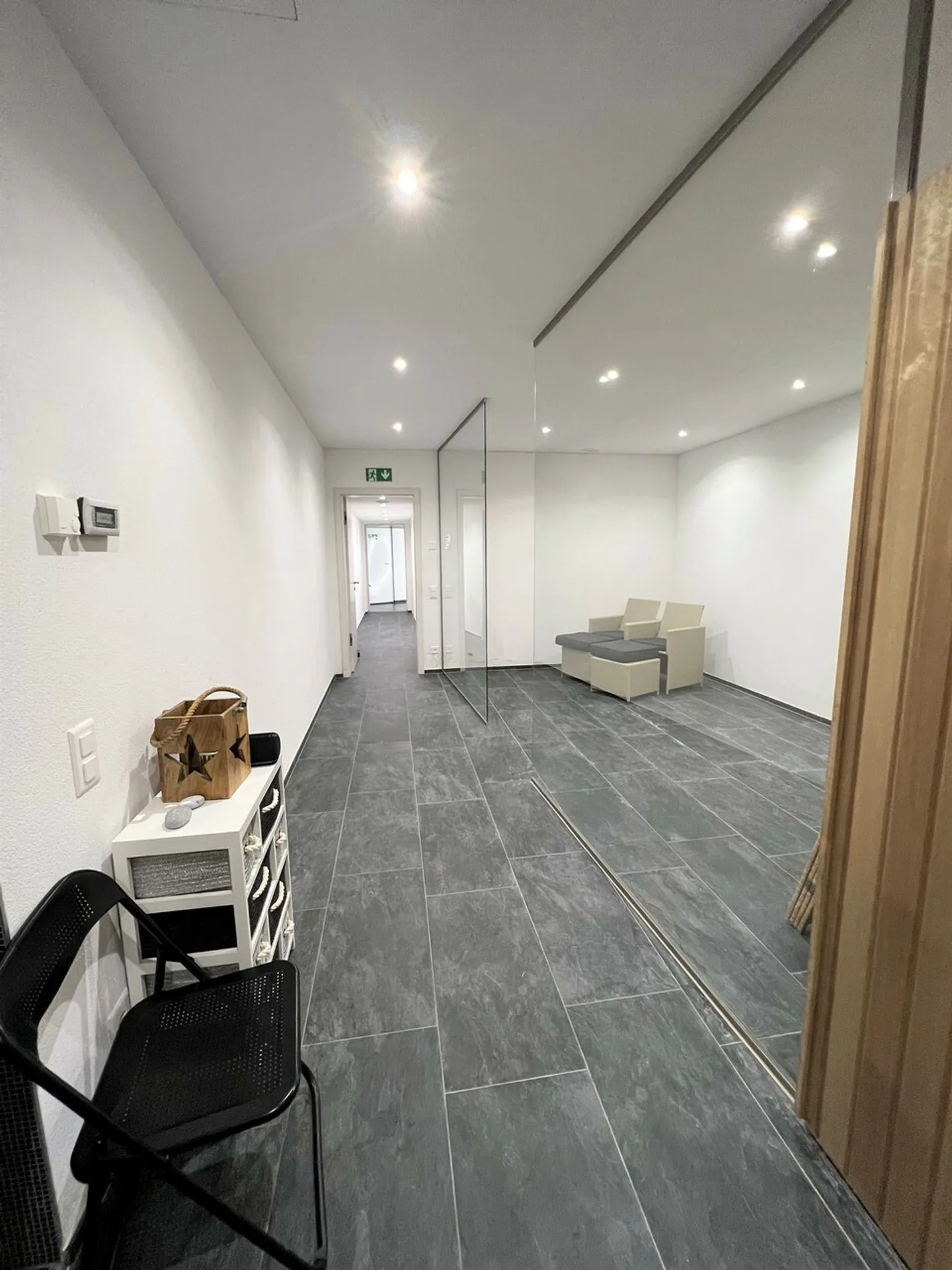 LUGANO-MUZZANO, DIRECTEMENT AU BORD DU LAC APPARTEMENT 2.5 CHAMBRES AVEC JARDIN - Photo 10 sur 15