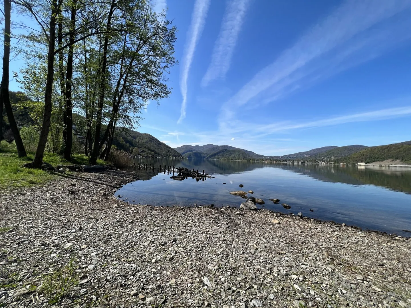 LUGANO-MUZZANO, DIRECTEMENT AU BORD DU LAC APPARTEMENT 2.5 CHAMBRES AVEC JARDIN - Photo 12 sur 15