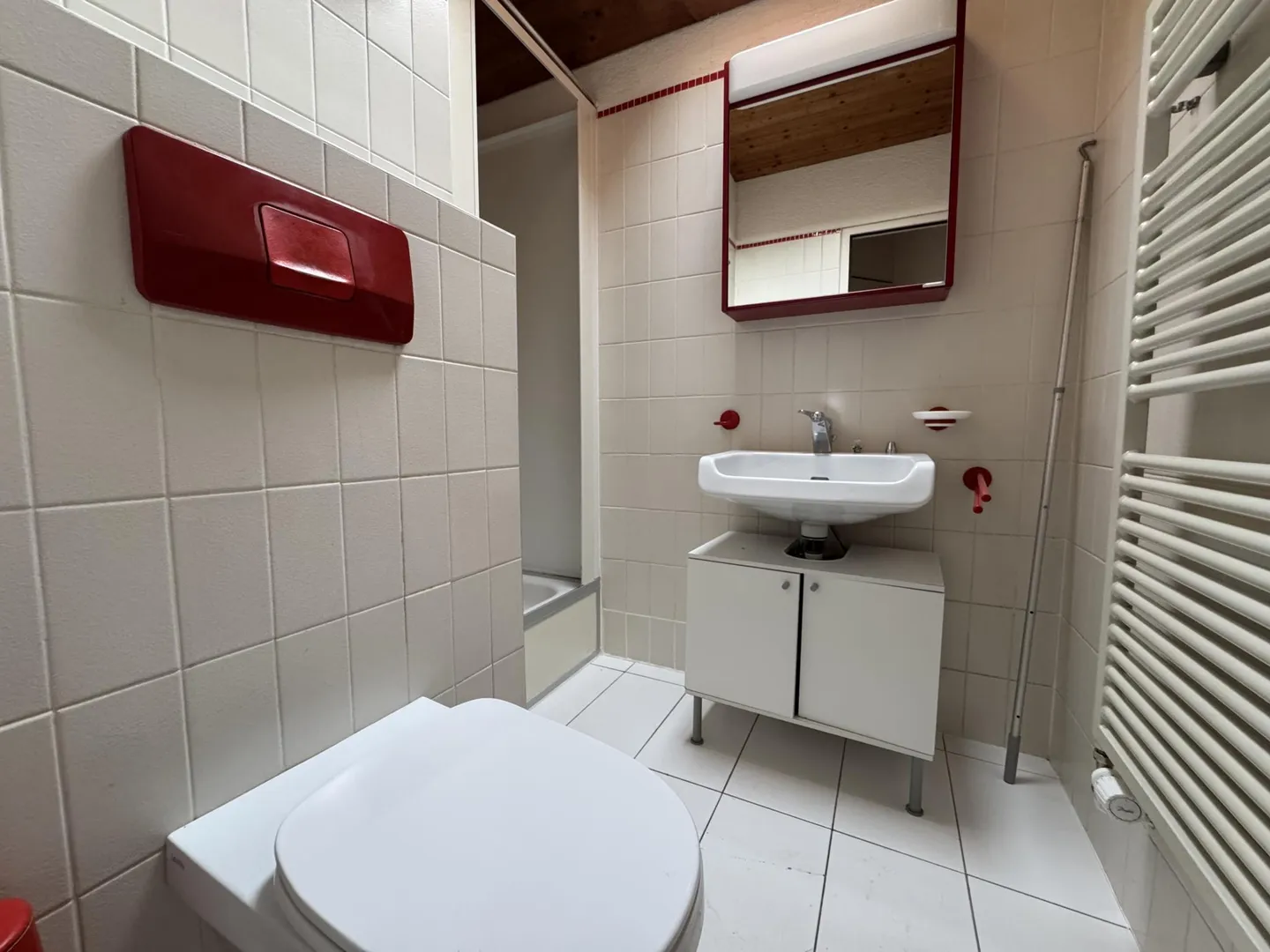 Charmant studio sous combles au coeur de la vieille ville de Sion - Photo 5 sur 5