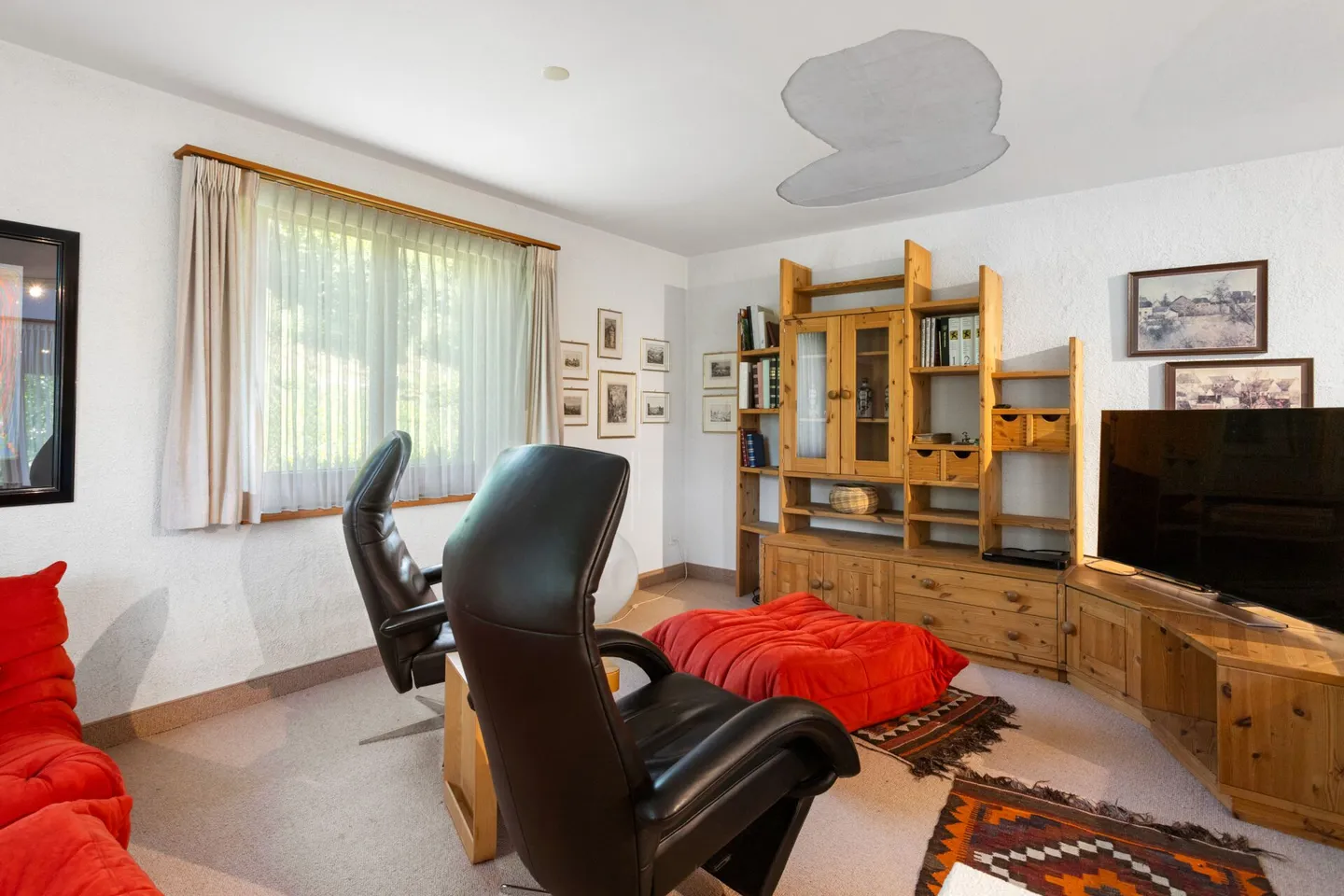 Spacious 6½-room single-family house with a dream garden oasis - Photo 6 of 22