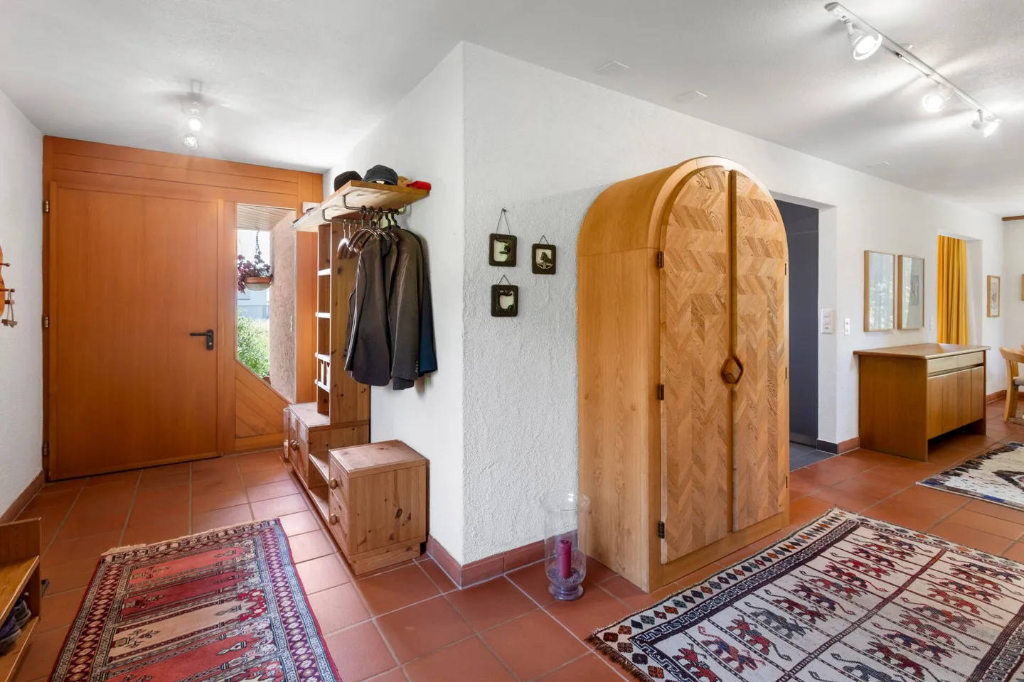 Spacious 6½-room single-family house with a dream garden oasis - Photo 8 of 22