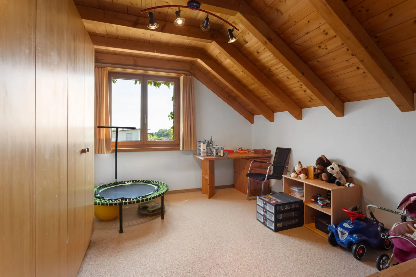 Spacious 6½-room single-family house with a dream garden oasis - Photo 10 of 22