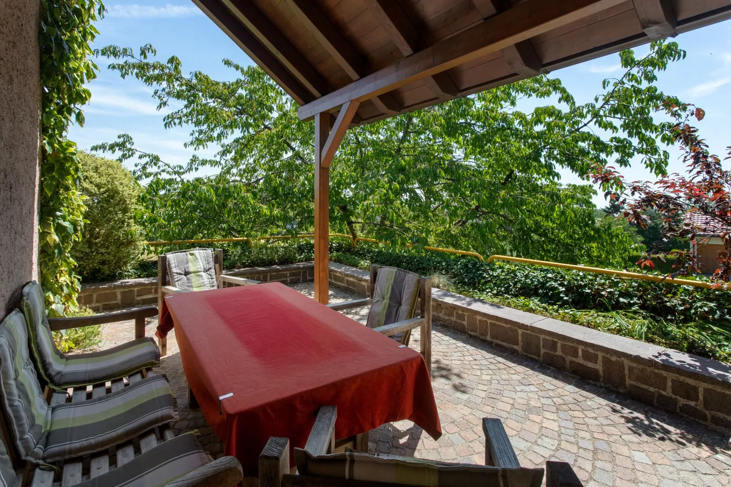 Spacious 6½-room single-family house with a dream garden oasis - Photo 20 of 22