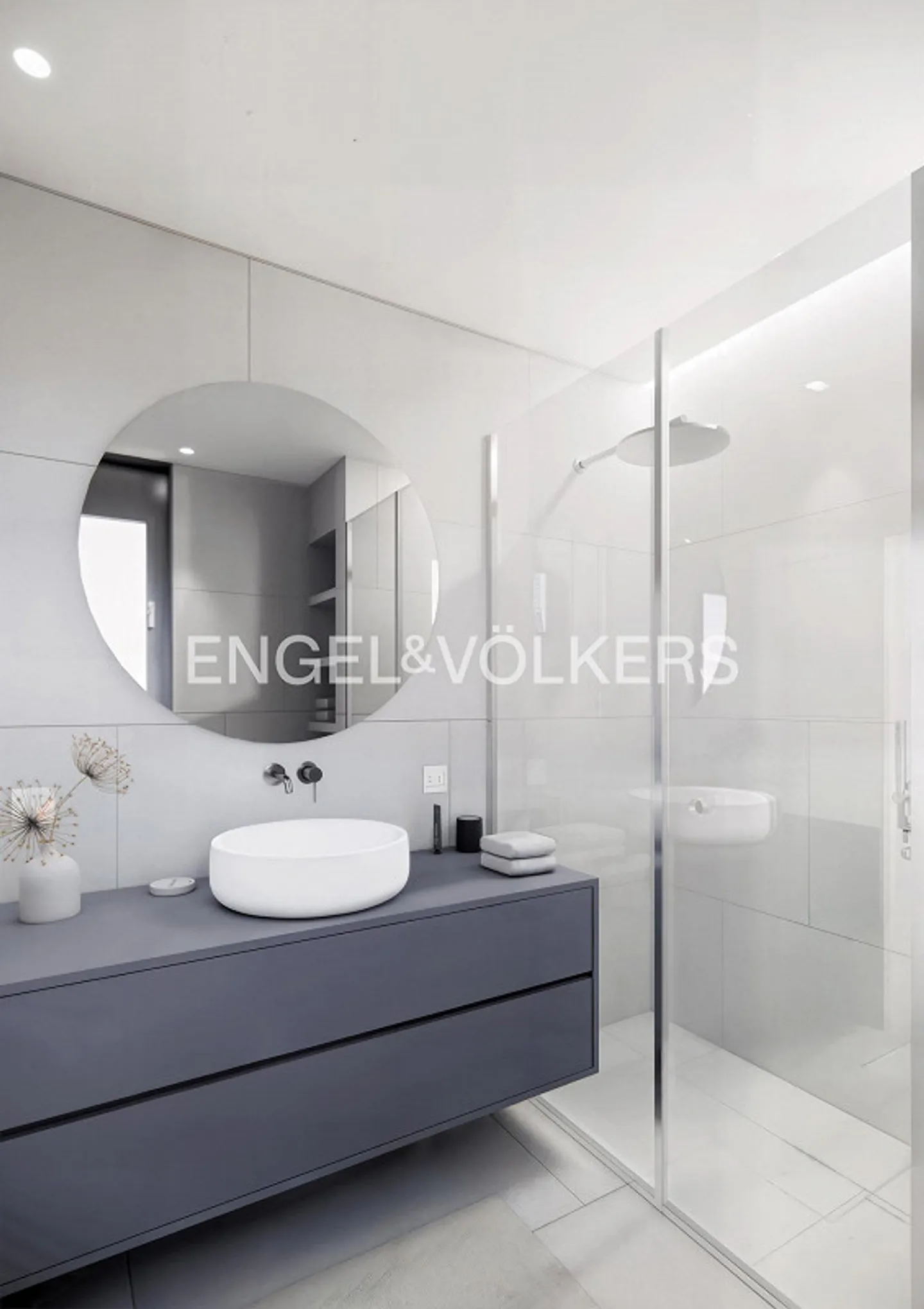 New building with 7 residential units - Photo 6 of 6