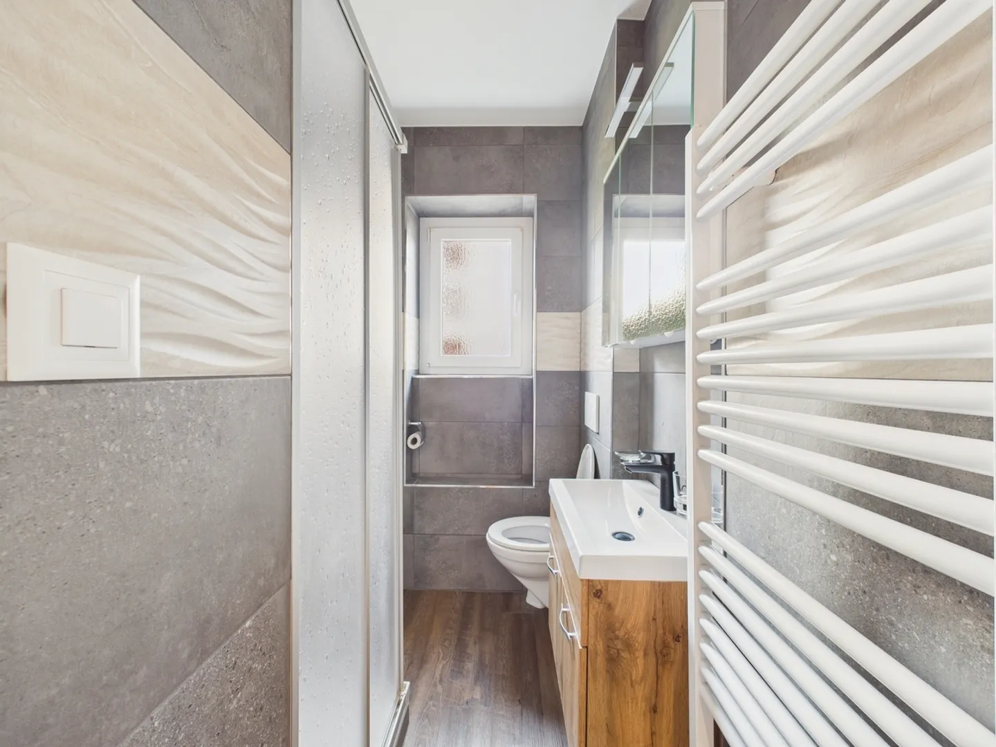 Charmante 3,5-Zimmer-Wohnung mit modernem Touch in Le Locle - Foto 6 von 7