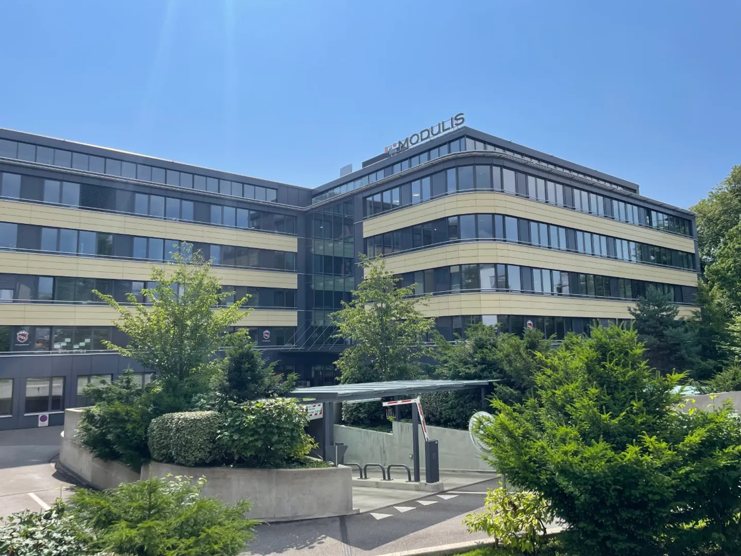 Modern Commercial Space in Veroix - Photo 1 of 2