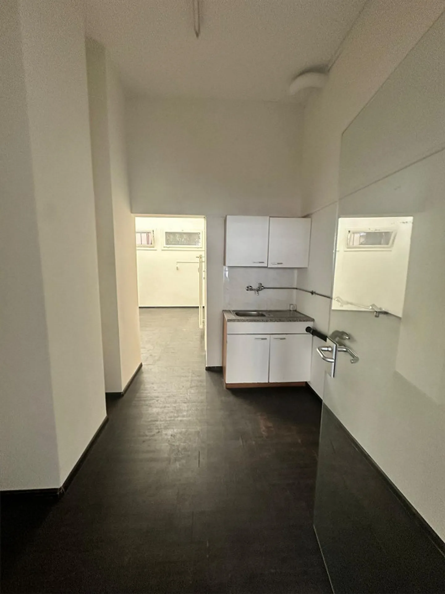 Spazio commerciale entusiasmante – Vendita, ufficio o showroom in posizione privilegiata - Foto 5 di 6