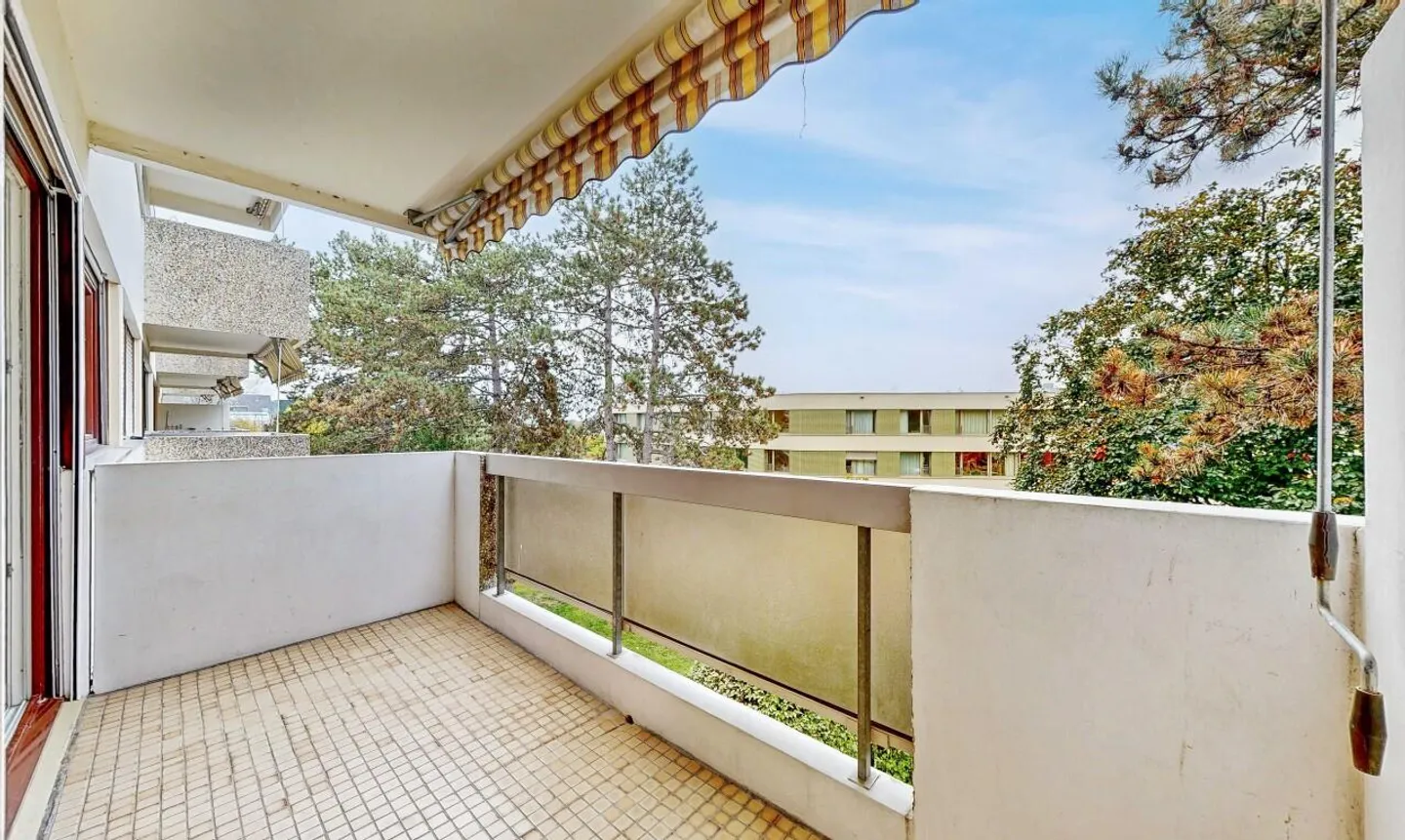 Appartamento ristrutturato e attraversante, idealmente situato - Foto 3 di 11