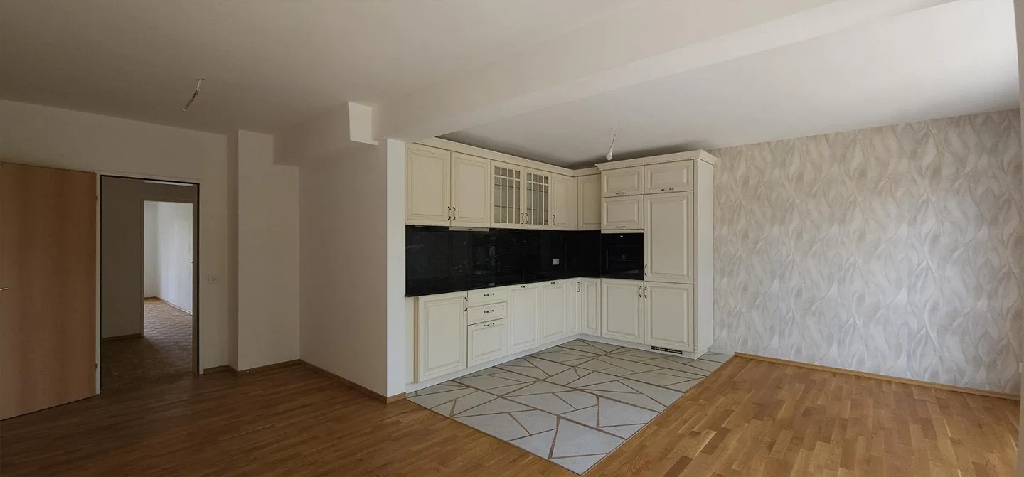 Renovated 4-room apartment in a well-connected location - Photo 7 of 10