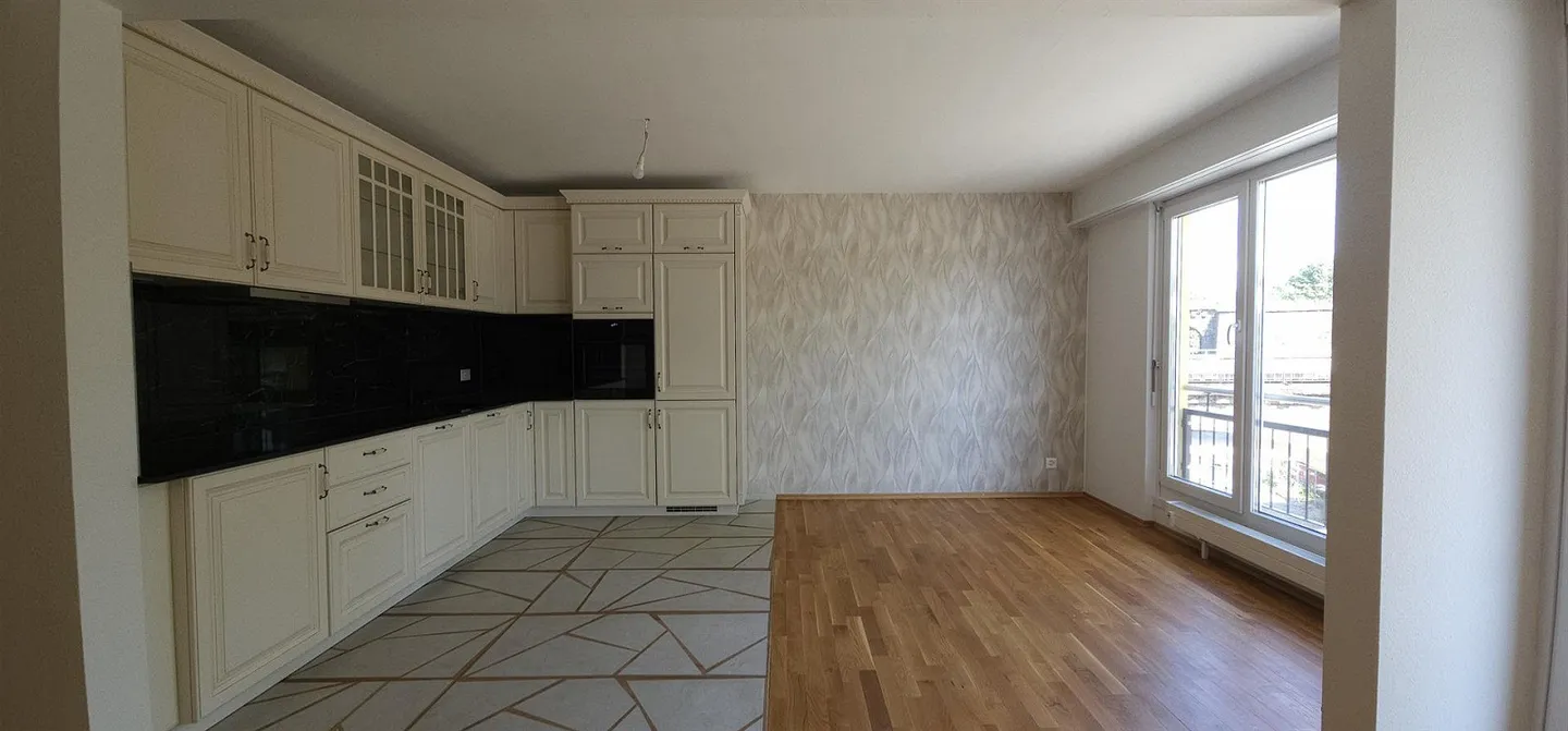 Renovated 4-room apartment in a well-connected location - Photo 8 of 10